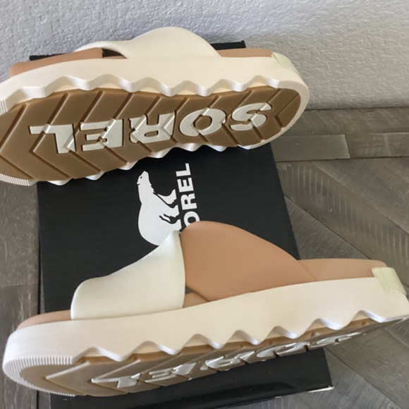 SOREL Viibe Crisscross Slide Sandals, size 8.5 - Picture 9 of 10